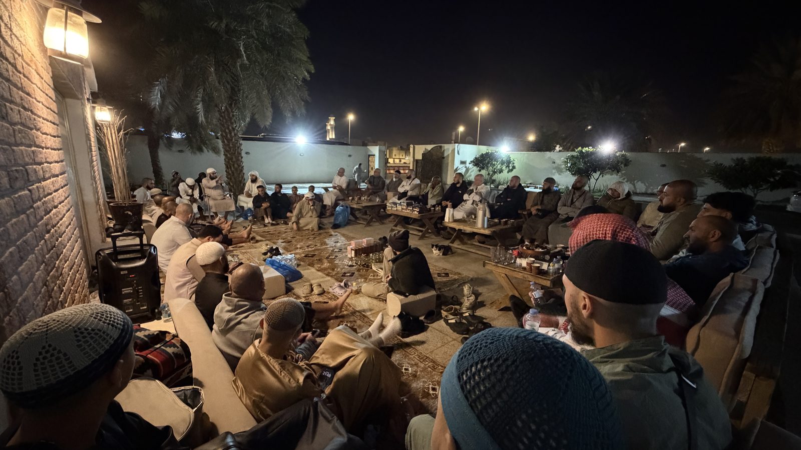 Avondzitting met de Sheikh tijdens de Umrah reis